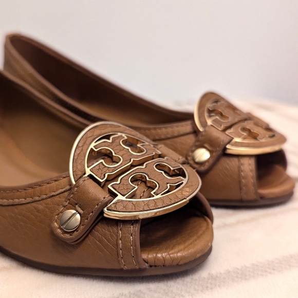 Tory Burch Amanda Demi Wedge Tumbled Leather Royal Tan Women's Size 6.5 - Picture 6 of 16